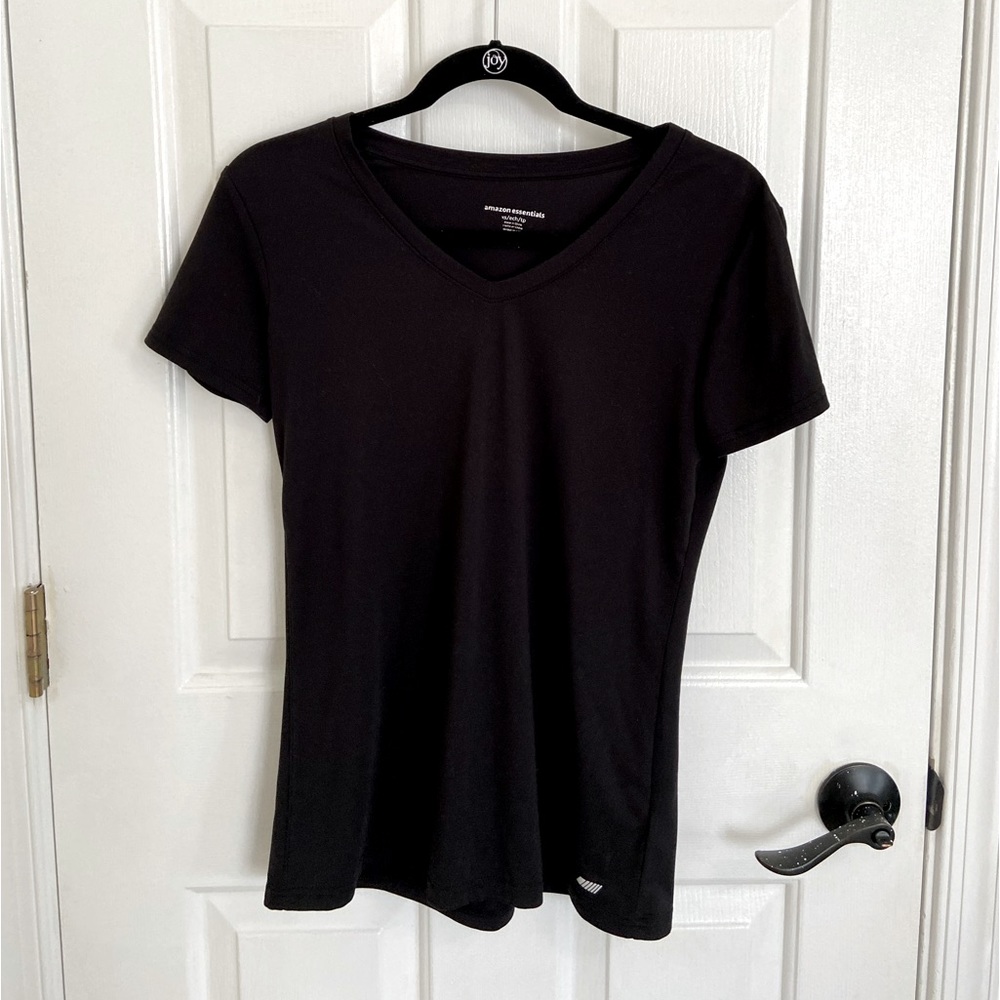 XS Amazon essential t shirt